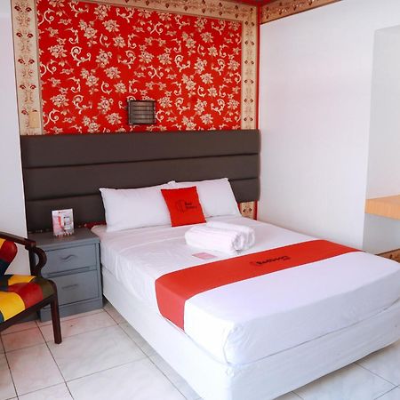 Reddoorz Plus @ Castle Chateau Iloilo Eksteriør bilde