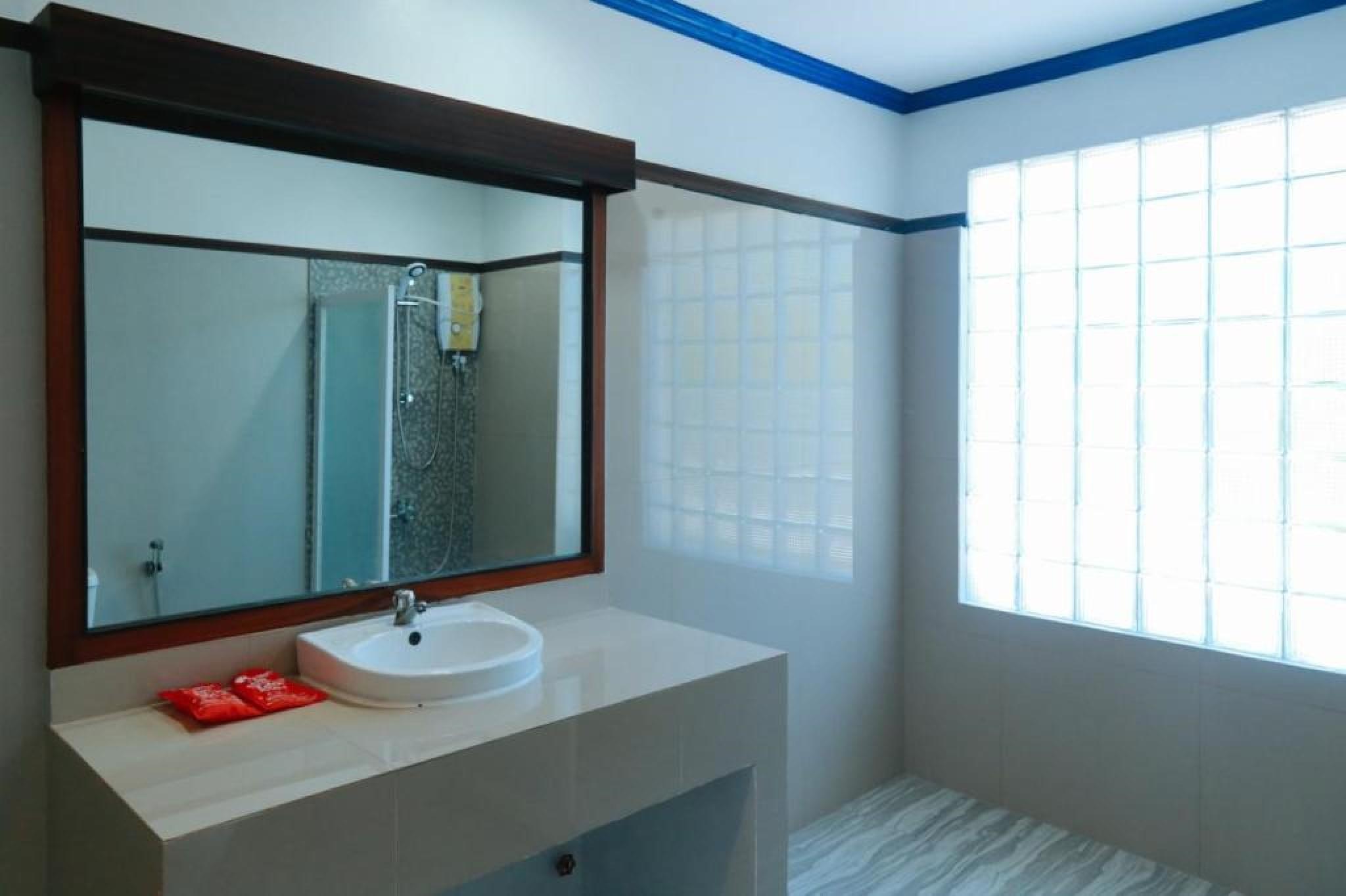 Reddoorz Plus @ Castle Chateau Iloilo Eksteriør bilde