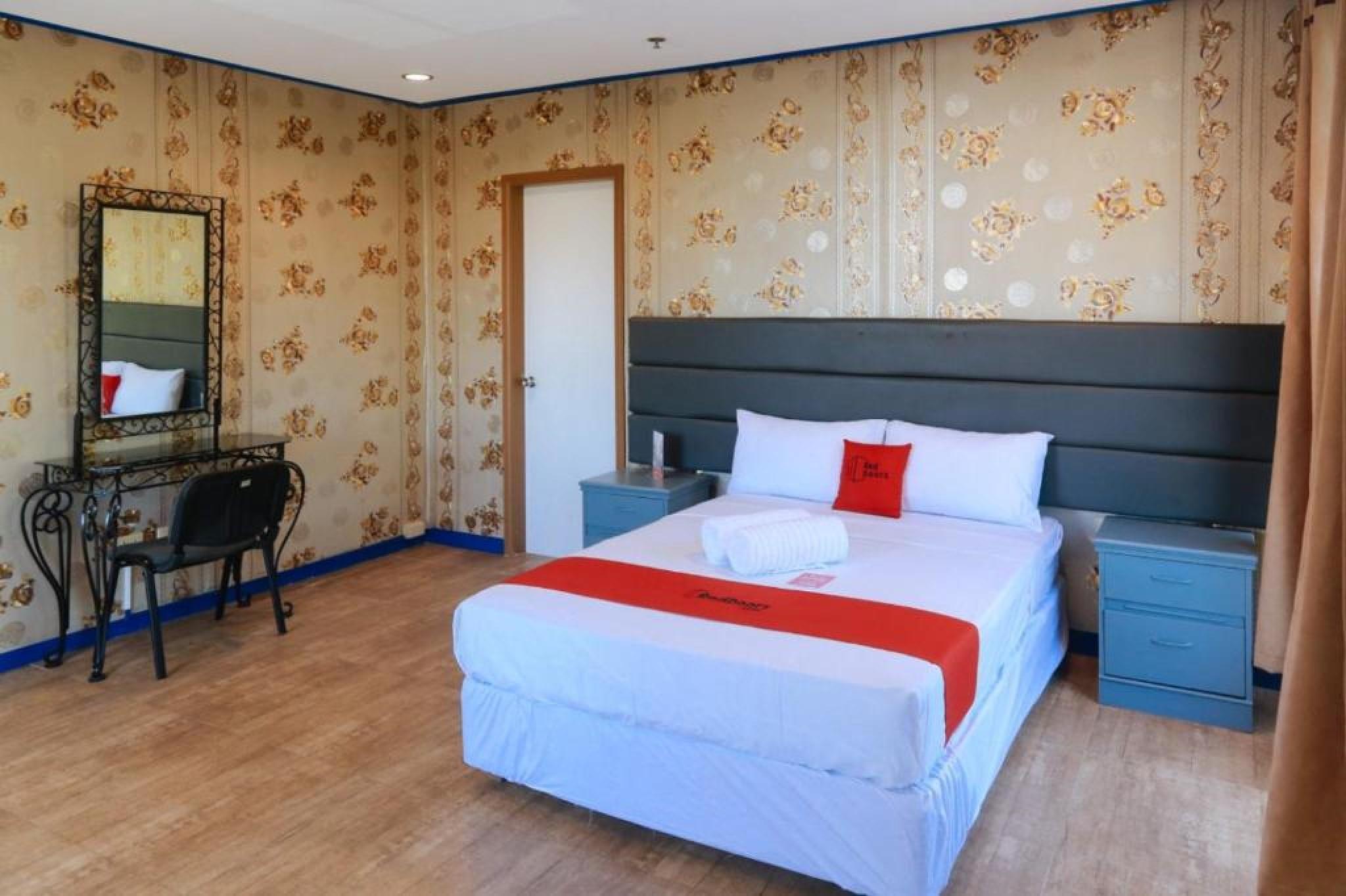 Reddoorz Plus @ Castle Chateau Iloilo Eksteriør bilde