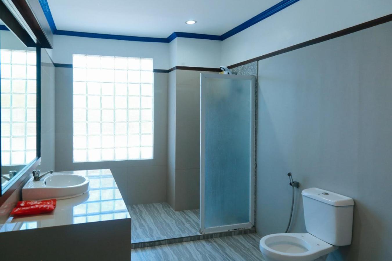 Reddoorz Plus @ Castle Chateau Iloilo Rom bilde